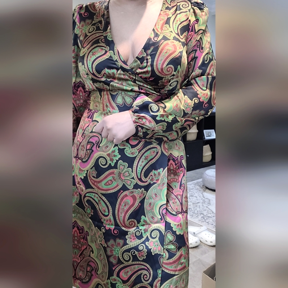 Wrap dress - Picture 2 of 3